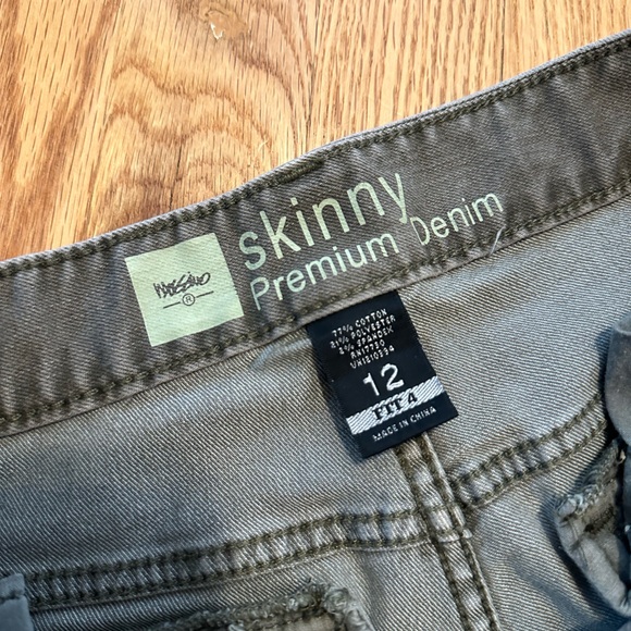 Cargo Jeans - Picture 3 of 5